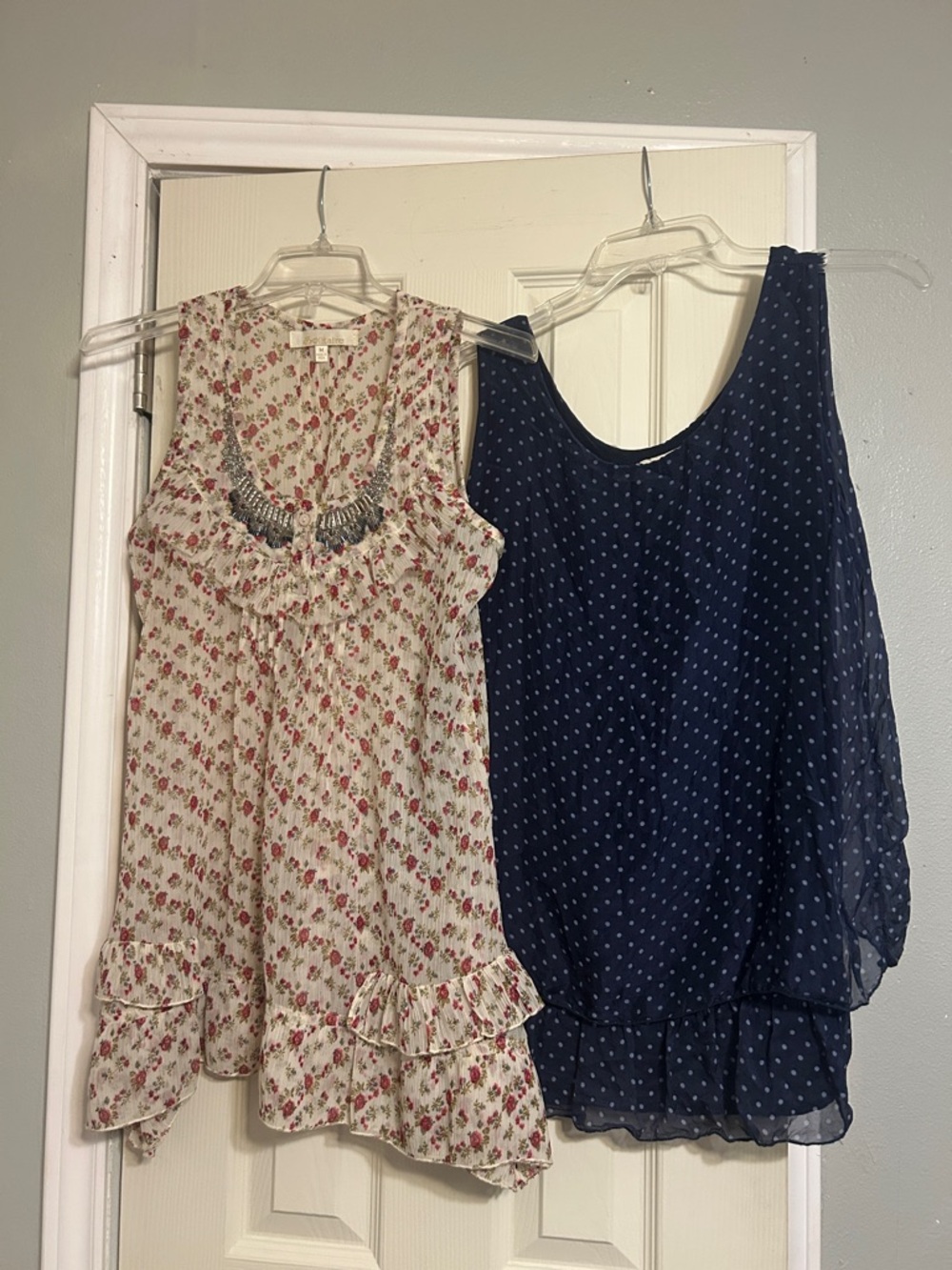 ⛱️💲1️⃣2️⃣ Sale  Medium top lot Solitaire floral  Giusy blue silk sleeveless
